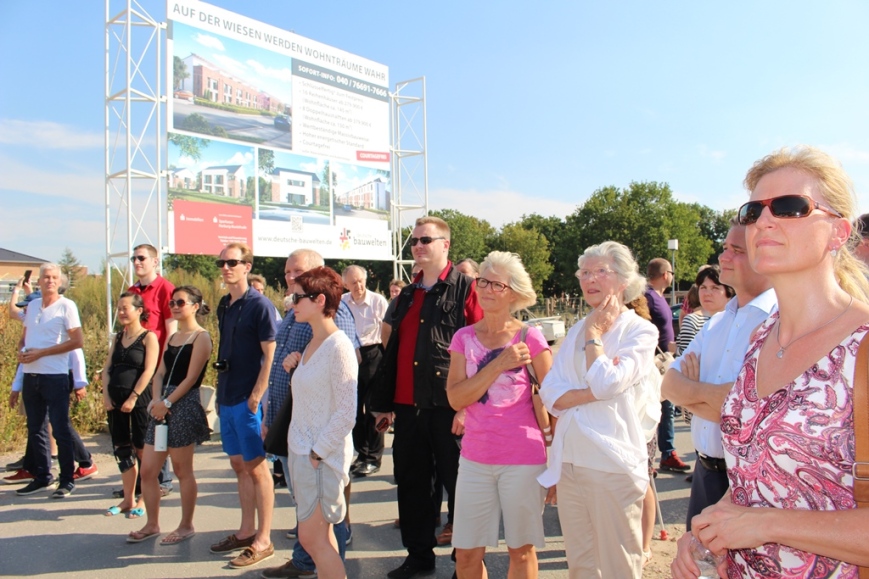 Großer Besucherandrang beim Richtfest im Neubaugebiet Winsener Wiesen Süd